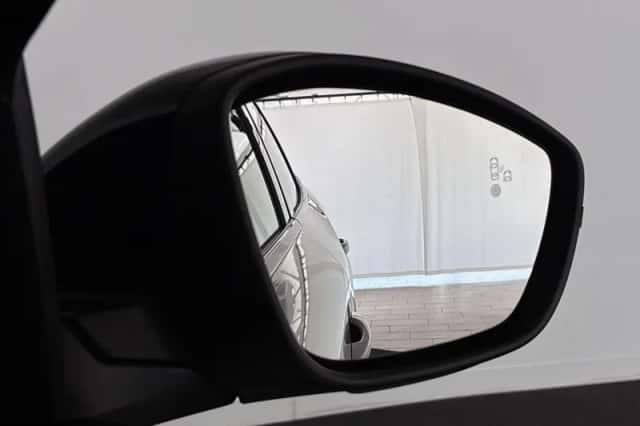 Peugeot e-2008 (2023) thumbnail 23