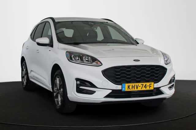 Ford Kuga (2023) thumbnail 2