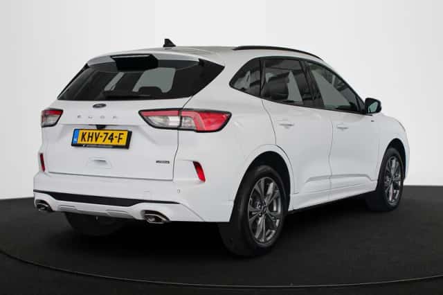 Ford Kuga (2023) thumbnail 3