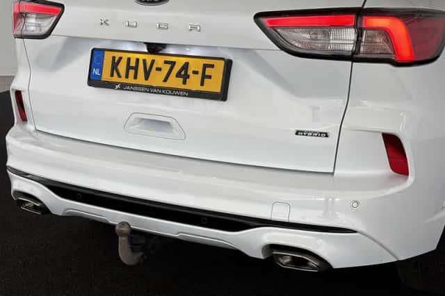 Ford Kuga (2023) thumbnail 10