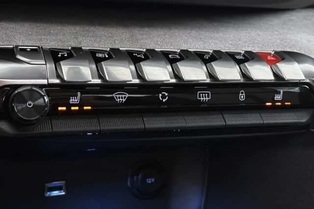 Peugeot 3008 (2021) thumbnail 26