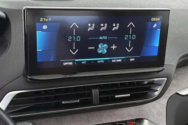 Peugeot 3008 (2021) thumbnail 27