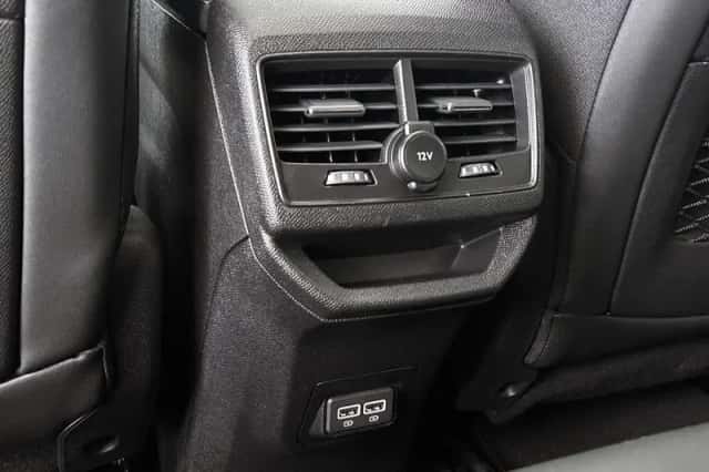 Peugeot 3008 (2021) thumbnail 38