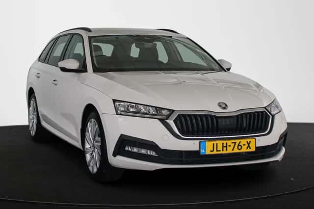 Škoda Octavia (2022) thumbnail 2