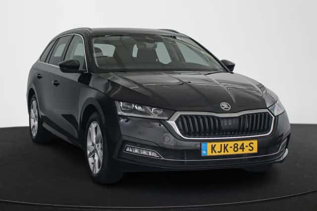 Škoda Octavia (2023) thumbnail 2