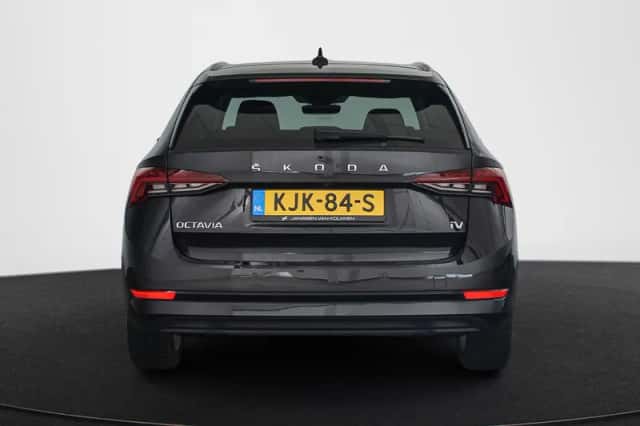 Škoda Octavia (2023) thumbnail 16