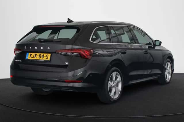 Škoda Octavia (2023) thumbnail 3