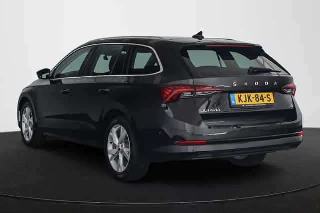 Škoda Octavia (2023) thumbnail 4