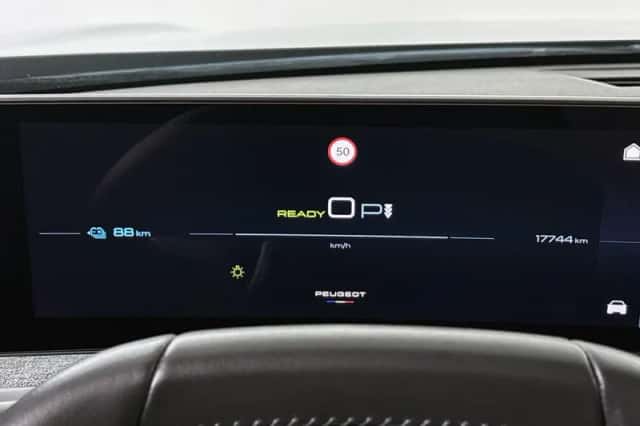 Peugeot e-3008 (2025) thumbnail 11