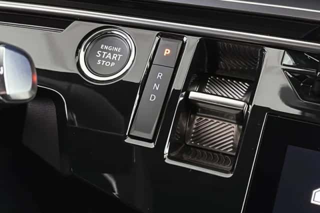 Peugeot e-3008 (2025) thumbnail 25