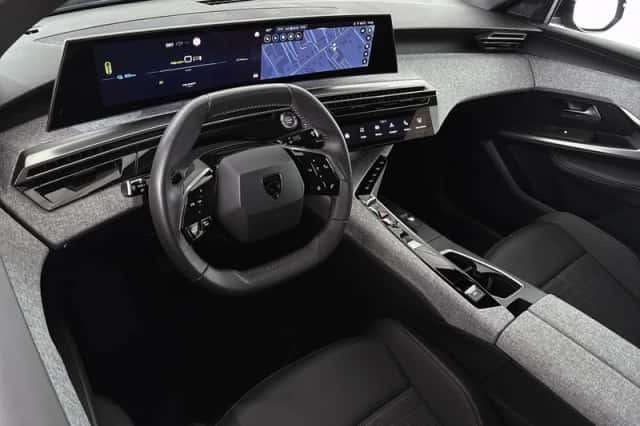 Peugeot e-3008 (2025) thumbnail 5