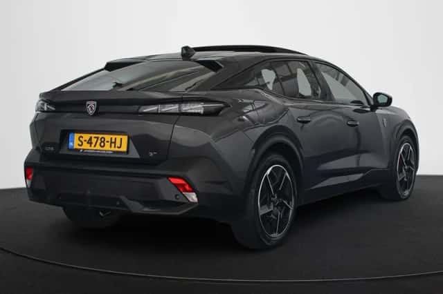 Peugeot 408 (2023) thumbnail 3