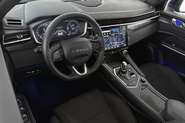 Lynk & Co 01 (2024) thumbnail 5