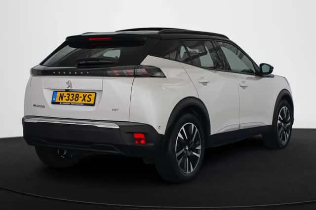 Peugeot e-2008 (2022) thumbnail 3