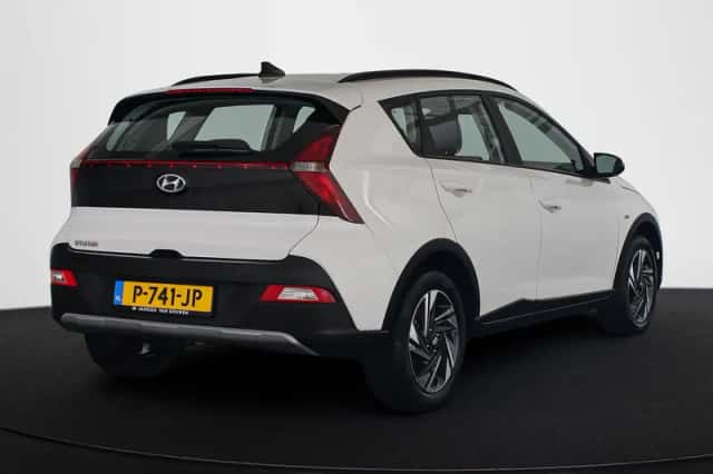 Hyundai Bayon (2022) thumbnail 3