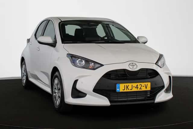 Toyota Yaris (2025) thumbnail 2