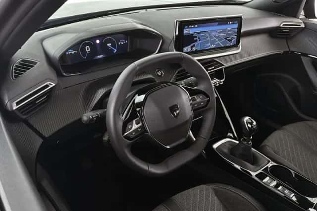 Peugeot 2008 (2024) thumbnail 5