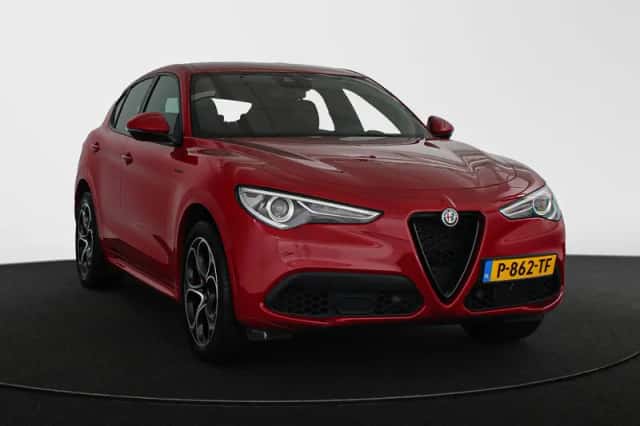 Alfa Romeo Stelvio (2021) thumbnail 2