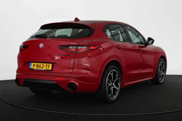 Alfa Romeo Stelvio (2021) thumbnail 3