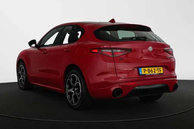 Alfa Romeo Stelvio (2021) thumbnail 4