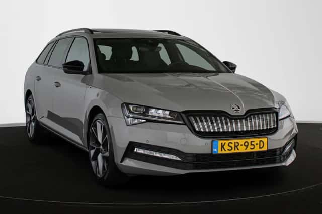 Škoda Superb (2022) thumbnail 2