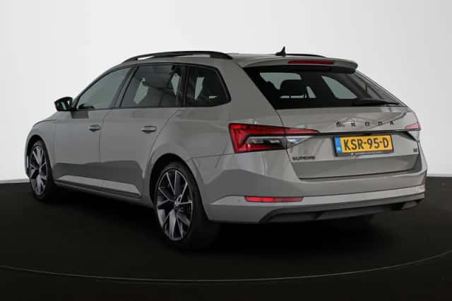 Škoda Superb (2022) thumbnail 4