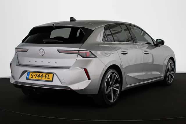 Opel Astra (2023) thumbnail 3