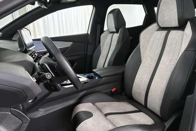 Peugeot 3008 (2021) thumbnail 6