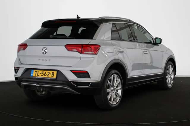 Volkswagen T-Roc (2018) thumbnail 3