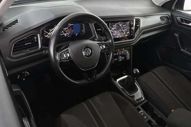 Volkswagen T-Roc (2018) thumbnail 5