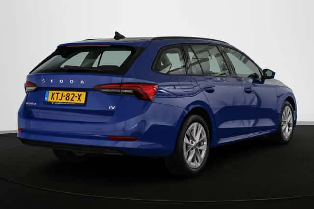 Škoda Octavia (2023) thumbnail 3