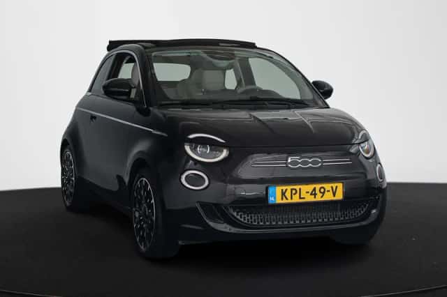 Fiat 500C (2024) thumbnail 2