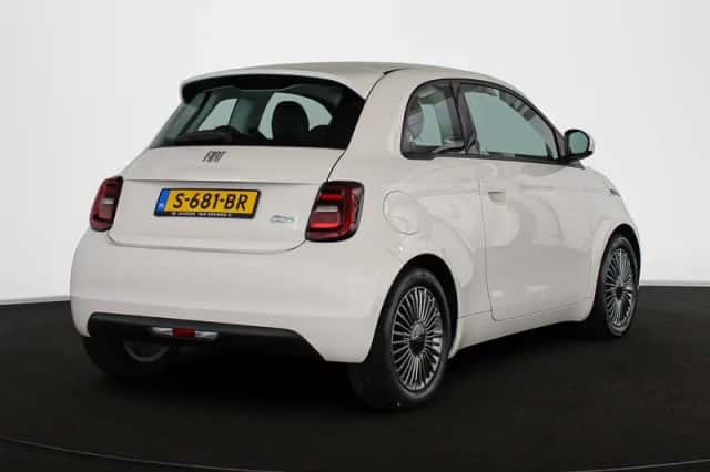 Fiat 500e (2023) thumbnail 3