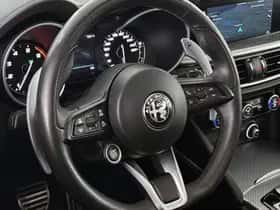 Alfa Romeo Stelvio (2022) thumbnail 12