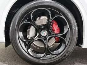 Alfa Romeo Stelvio (2022) thumbnail 24