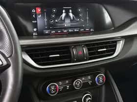 Alfa Romeo Stelvio (2022) thumbnail 26
