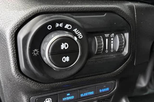 Jeep Wrangler (2023) thumbnail 19