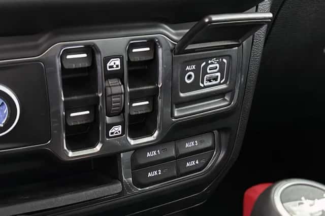 Jeep Wrangler (2023) thumbnail 43