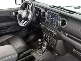 Jeep Wrangler (2023) thumbnail 45