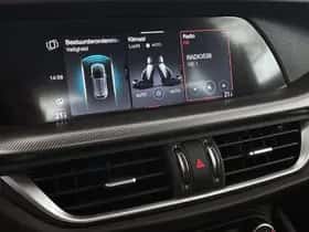 Alfa Romeo Stelvio (2021) thumbnail 12