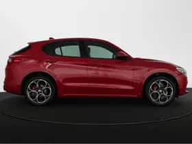 Alfa Romeo Stelvio (2021) thumbnail 32