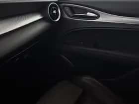 Alfa Romeo Stelvio (2021) thumbnail 37