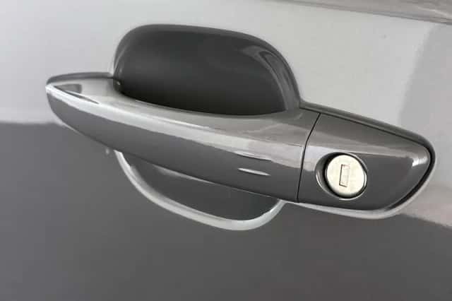Peugeot e-2008 (2025) thumbnail 17
