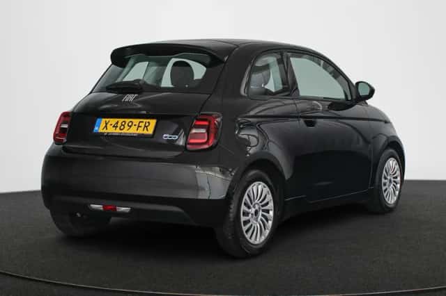 Fiat 500 (2023) thumbnail 3