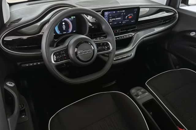 Fiat 500 (2023) thumbnail 5
