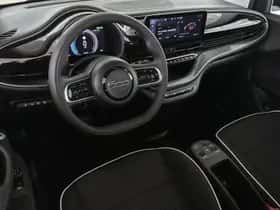 Fiat 500 (2023) thumbnail 5