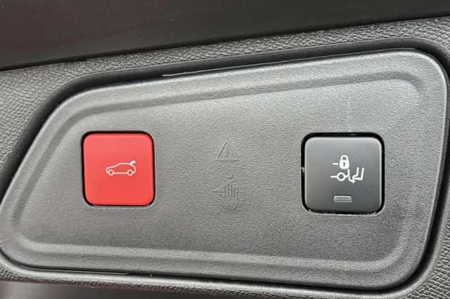 Peugeot 3008 (2022) thumbnail 11