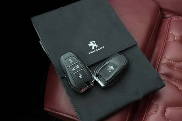 Peugeot 3008 (2022) thumbnail 12