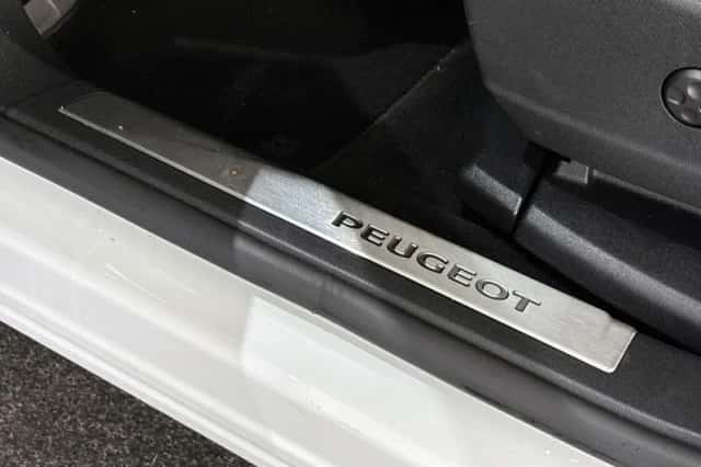 Peugeot 3008 (2022) thumbnail 28