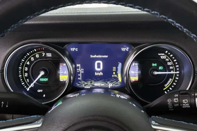 Jeep Wrangler (2021) thumbnail 11